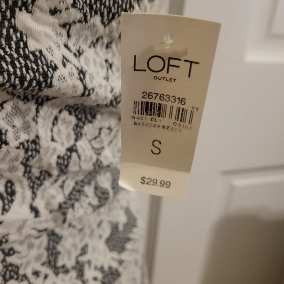 NWT Great Little Cami Black/White Lacy Floral Pattern by LOFT Small - Picture 4 of 6